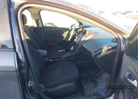 2016 Ford Focus Se z USA, uszkodzony, nr VIN 1FADP3F24GL314238